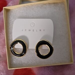 Chic Black and Gold Hoop Earrings